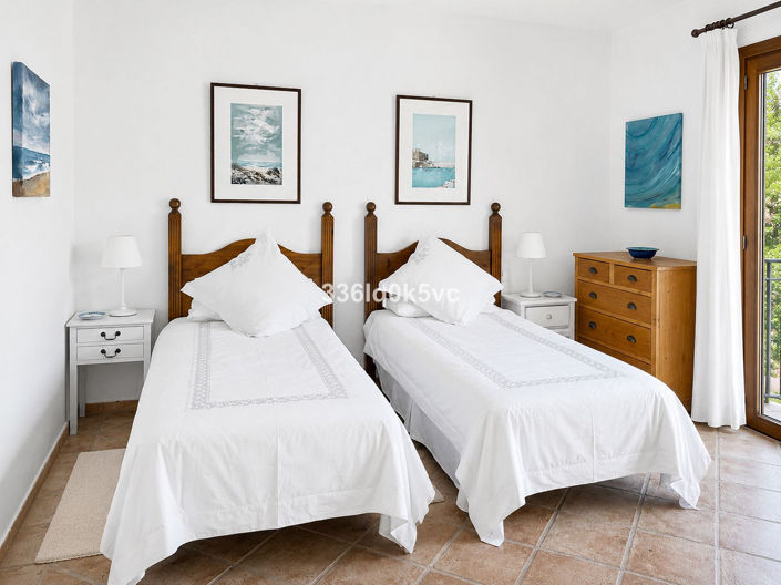 Image No.20-3 Bed Apartment for sale