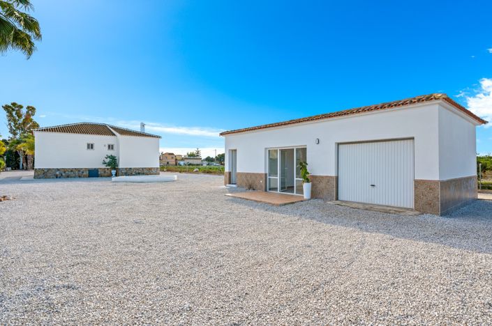 Image No.30-4 Bed Country House for sale