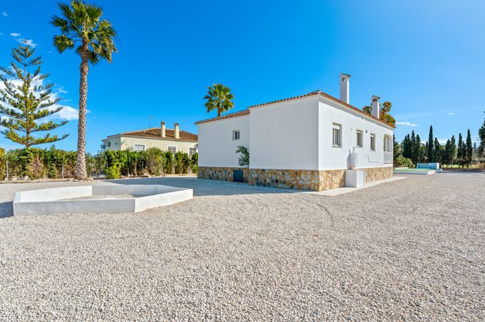 Image No.32-4 Bed Country House for sale