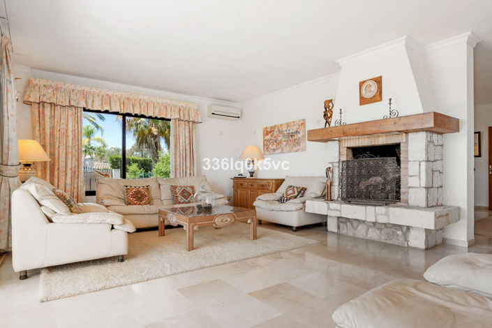 Image No.2-4 Bed Villa for sale