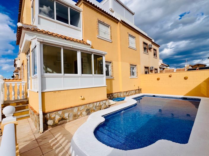 Image No.2-3 Bed Villa for sale