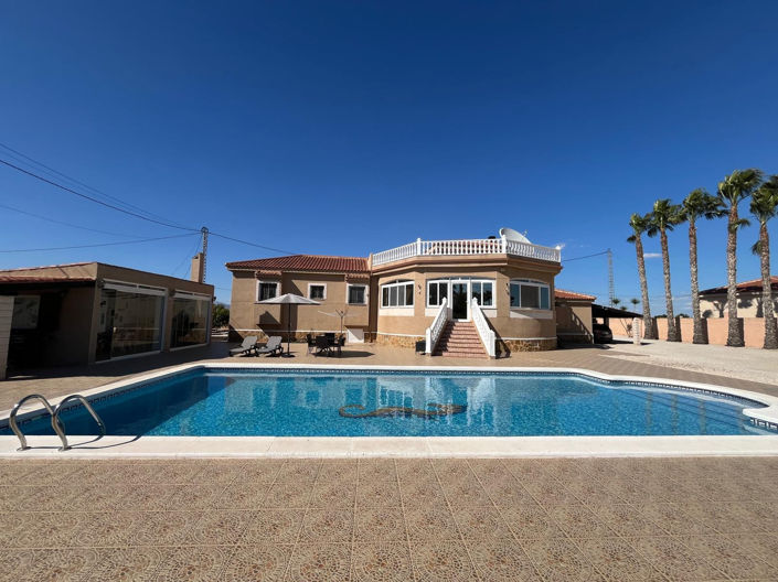 Image No.2-5 Bed Villa for sale