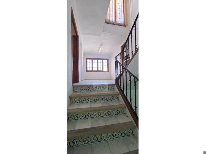 Image No.12-7 Bed Townhouse for sale