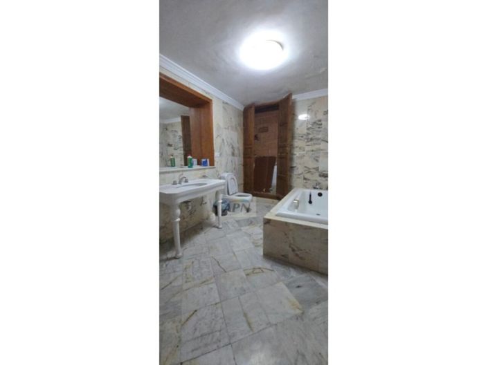 Image No.8-7 Bed Townhouse for sale