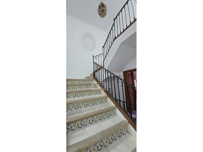 Image No.9-7 Bed Townhouse for sale