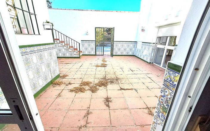 Image No.2-5 Bed Villa for sale