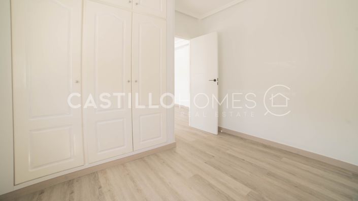 Image No.14-3 Bed Townhouse for sale