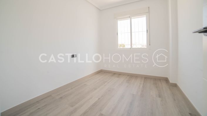 Image No.17-3 Bed Townhouse for sale