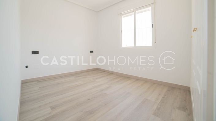 Image No.24-3 Bed Townhouse for sale