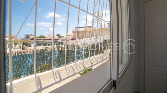 Image No.25-3 Bed Townhouse for sale