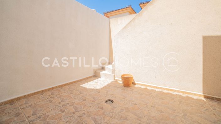 Image No.35-3 Bed Townhouse for sale