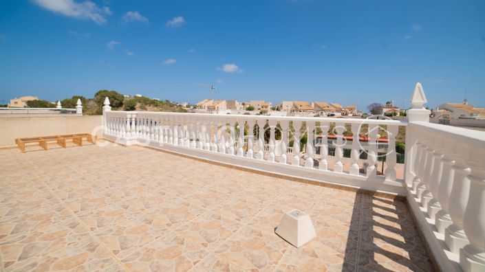 Image No.41-3 Bed Townhouse for sale