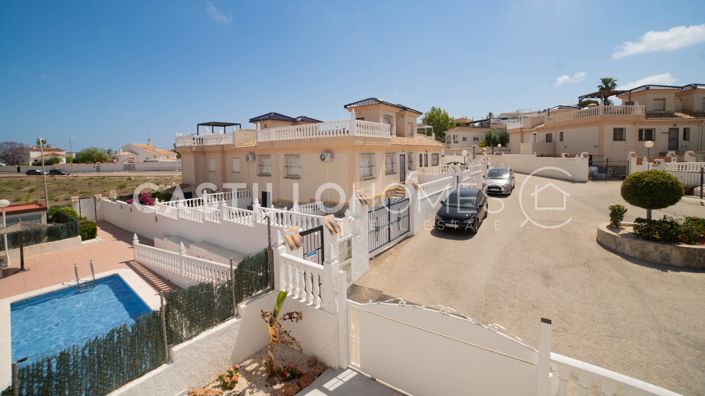 Image No.50-3 Bed Townhouse for sale
