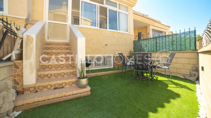 Image No.2-4 Bed Townhouse for sale