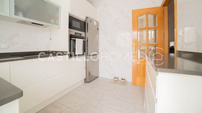 Image No.22-4 Bed Townhouse for sale