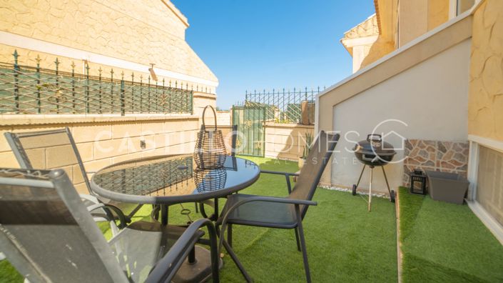Image No.4-4 Bed Townhouse for sale