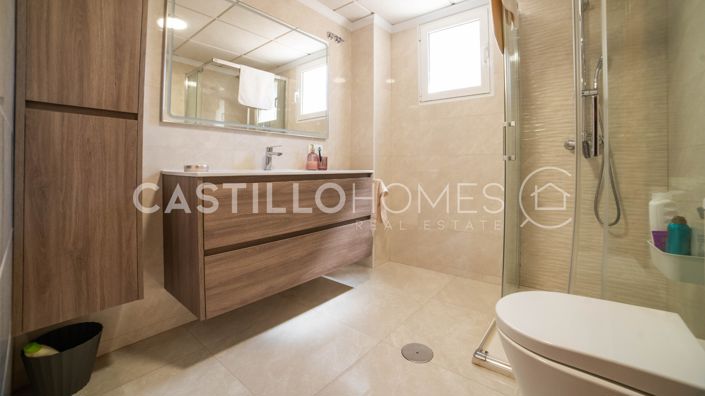 Image No.42-4 Bed Townhouse for sale