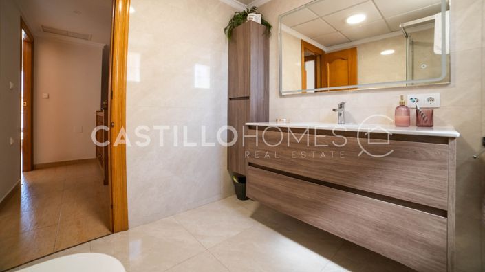 Image No.43-4 Bed Townhouse for sale
