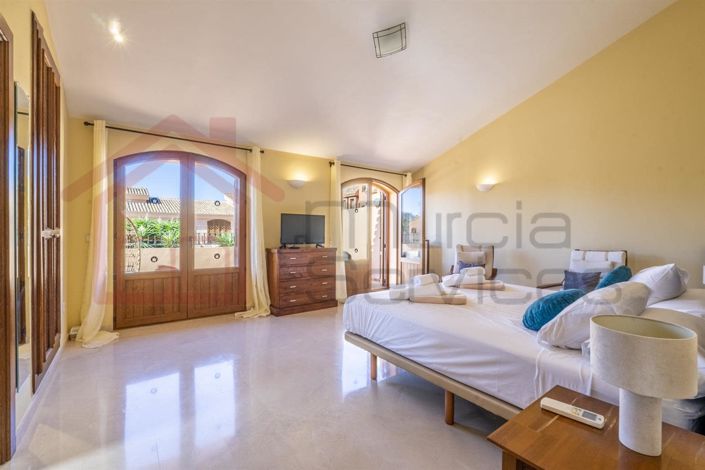 Image No.11-4 Bed Villa for sale