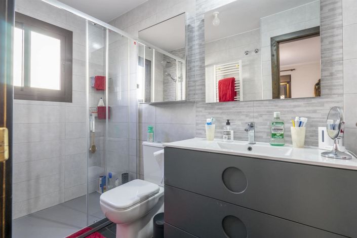 Image No.8-3 Bed Townhouse for sale