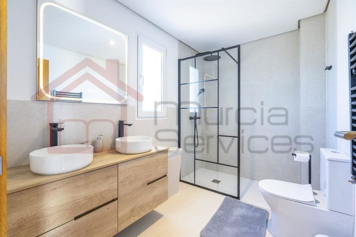 Image No.18-3 Bed Townhouse for sale