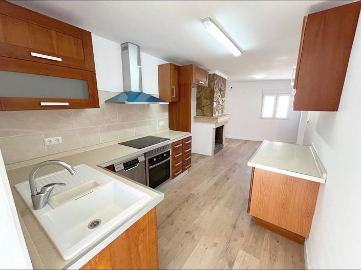 Image No.10-3 Bed Townhouse for sale