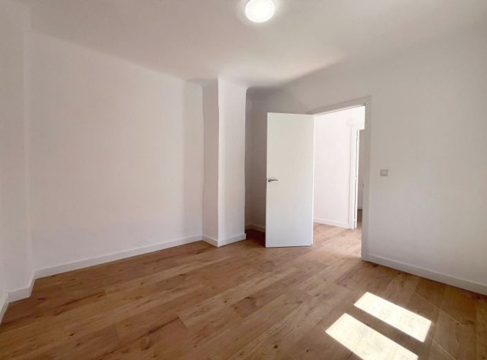 Image No.13-3 Bed Townhouse for sale