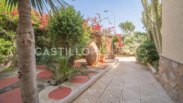 Image No.10-5 Bed Townhouse for sale