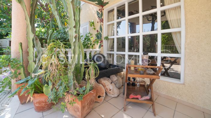 Image No.18-5 Bed Townhouse for sale