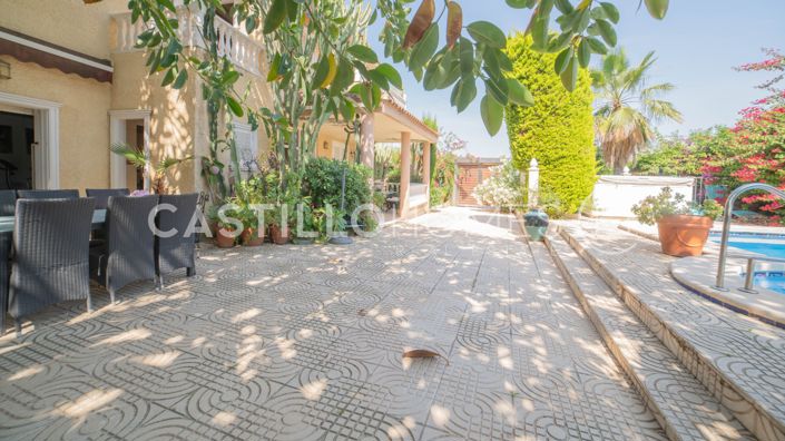 Image No.19-5 Bed Townhouse for sale