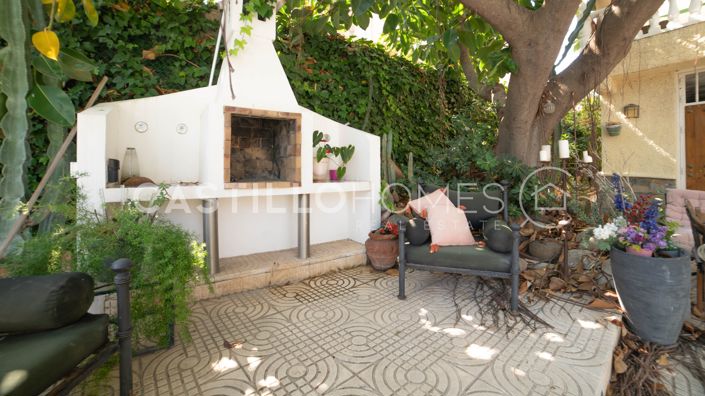 Image No.25-5 Bed Townhouse for sale