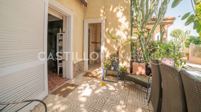 Image No.27-5 Bed Townhouse for sale