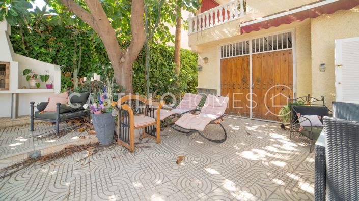 Image No.28-5 Bed Townhouse for sale