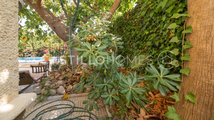 Image No.30-5 Bed Townhouse for sale