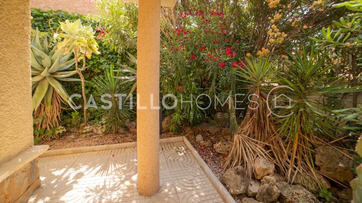 Image No.31-5 Bed Townhouse for sale