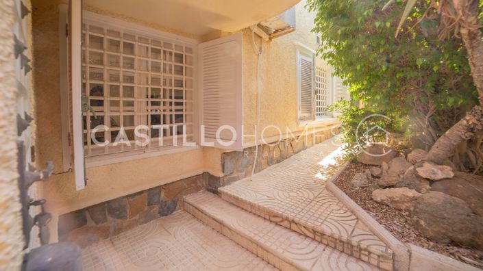 Image No.32-5 Bed Townhouse for sale
