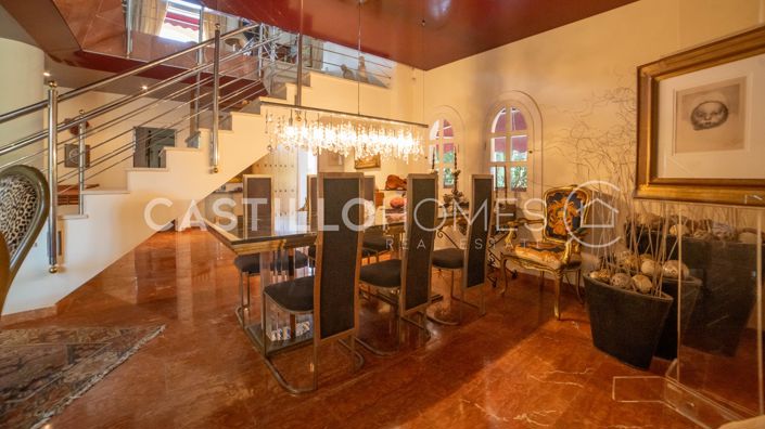 Image No.39-5 Bed Townhouse for sale