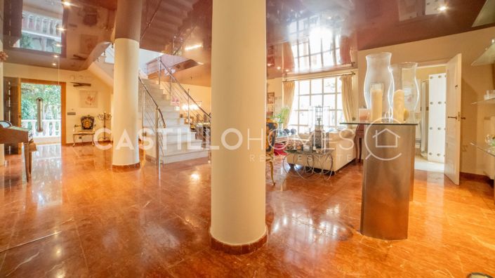 Image No.44-5 Bed Townhouse for sale