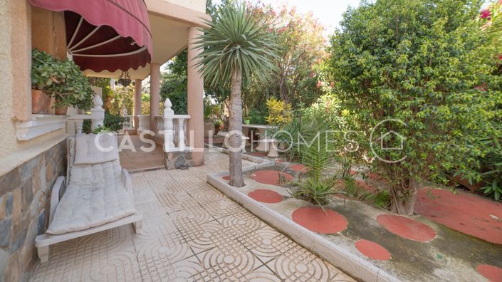 Image No.8-5 Bed Townhouse for sale