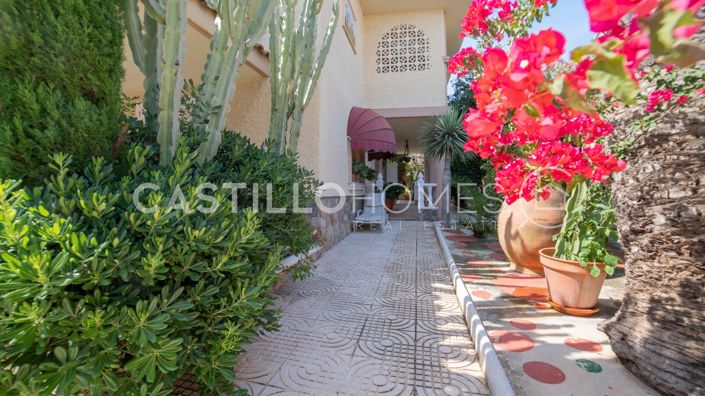Image No.9-5 Bed Townhouse for sale