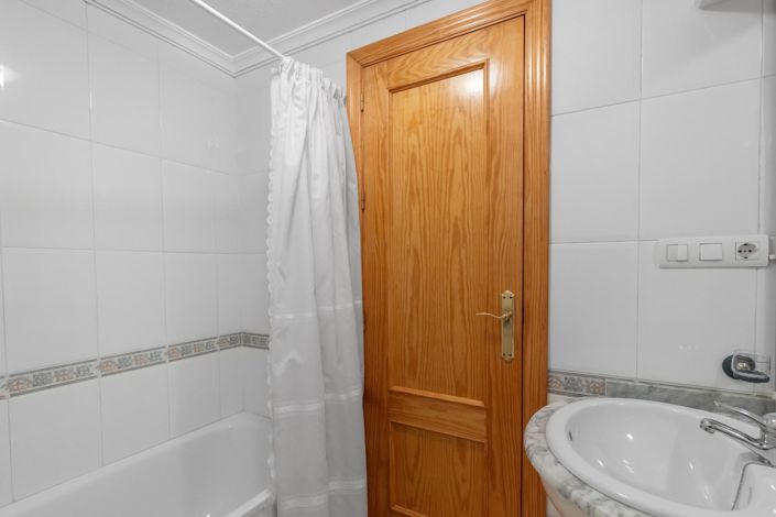 Image No.21-3 Bed Apartment for sale