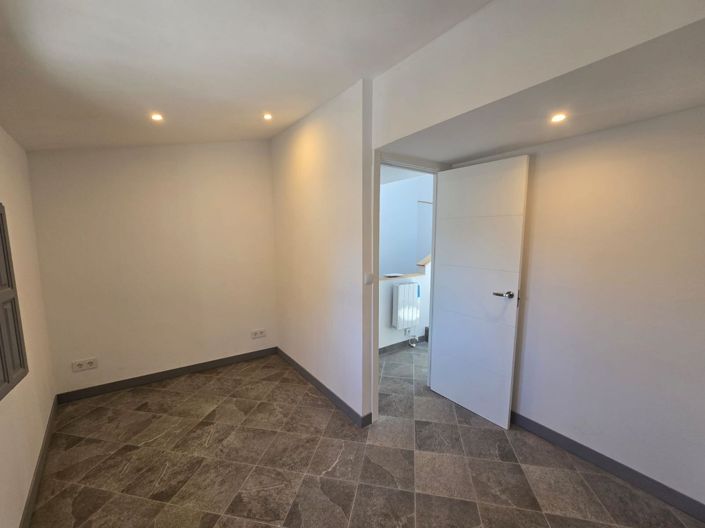 Image No.16-3 Bed Townhouse for sale