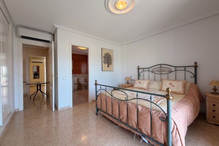 Image No.15-5 Bed Villa for sale