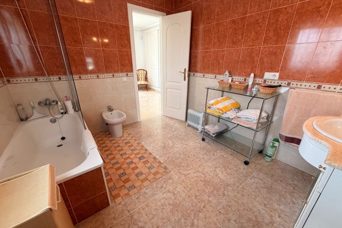 Image No.17-5 Bed Villa for sale