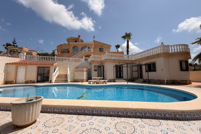 Image No.2-5 Bed Villa for sale