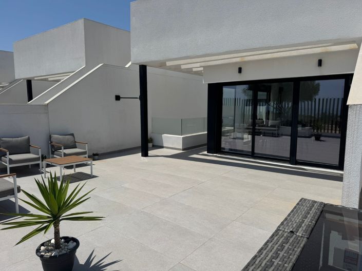 Image No.2-4 Bed Villa for sale