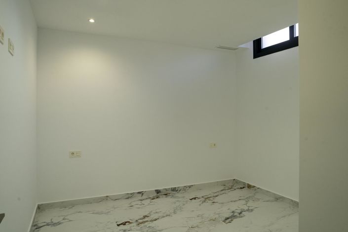Image No.17-3 Bed Villa for sale