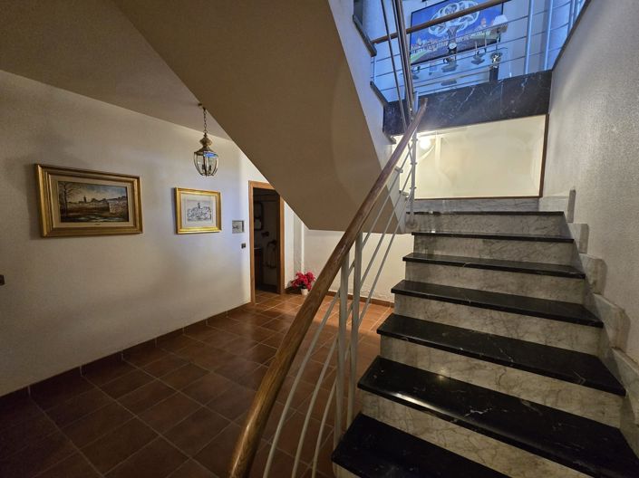 Image No.25-6 Bed Villa for sale