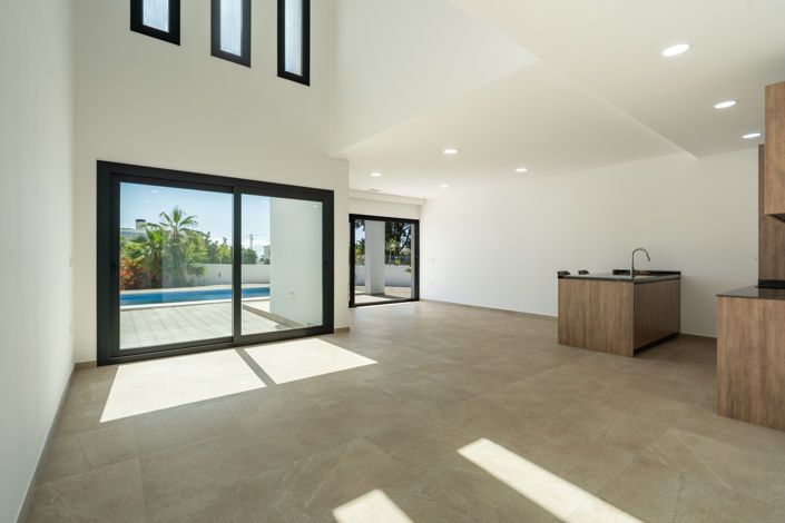 Image No.8-3 Bed Villa for sale