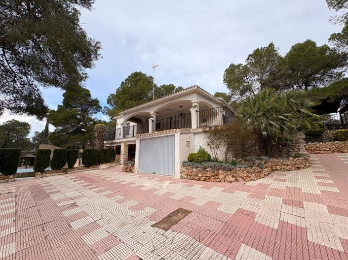 Image No.4-Villa de 4 chambres à vendre à Sax